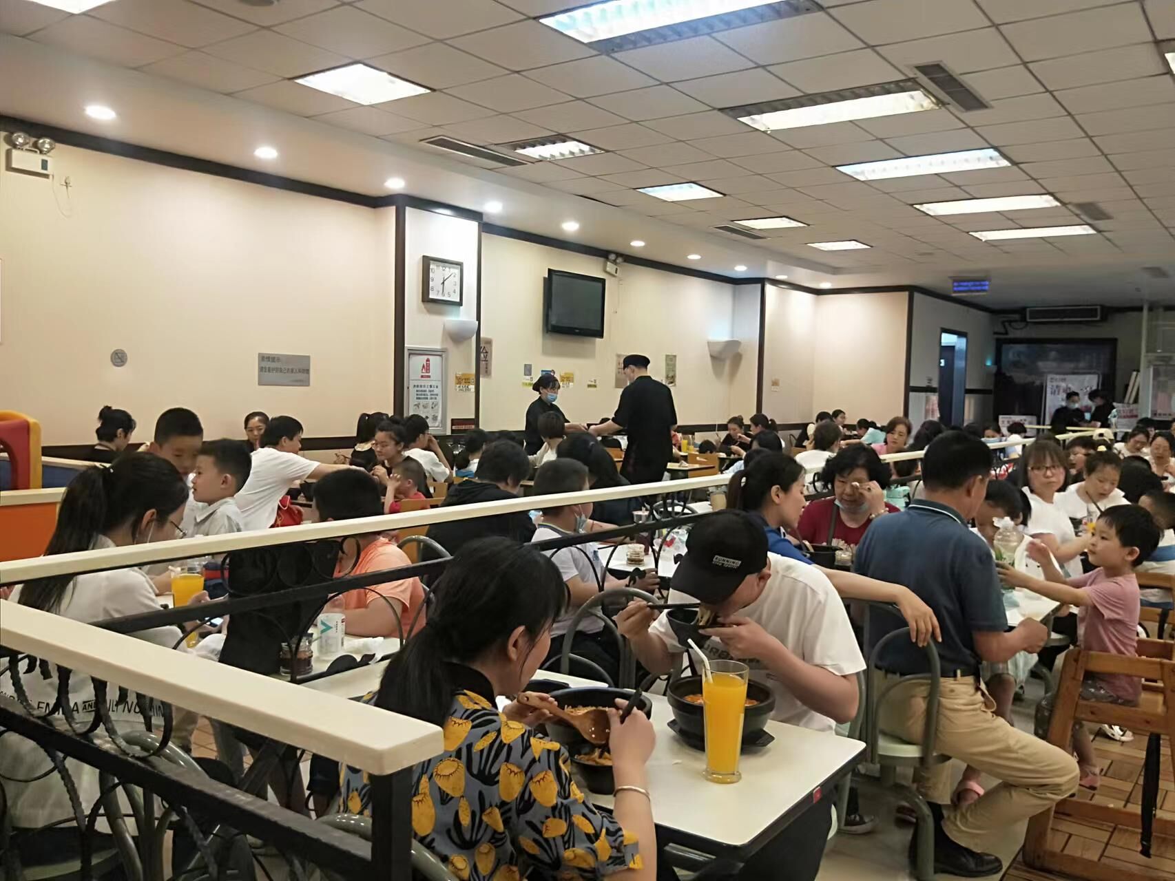 康德專注于食品調(diào)味料已十八年有余，一直注重出品的安全、穩(wěn)定，強(qiáng)調(diào)給商家?guī)?lái)廚師便捷,出品穩(wěn)定，減少能耗，安全有保障！歡迎有意合作老板質(zhì)詢來(lái)工廠考察！